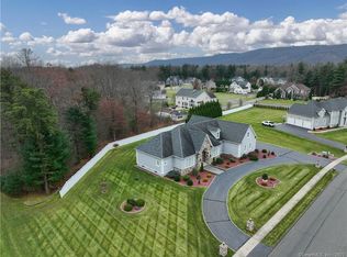 153 W Pines Dr, Southington, CT 06489