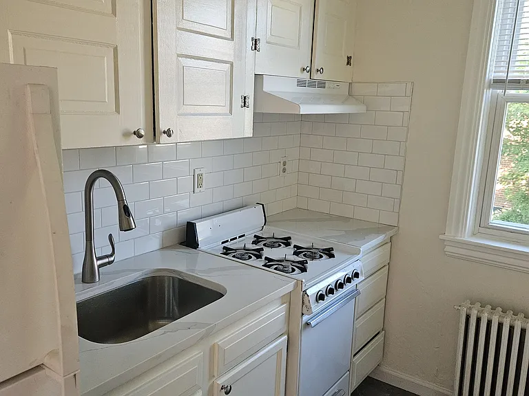 335 E Market St #2 — Photo 2