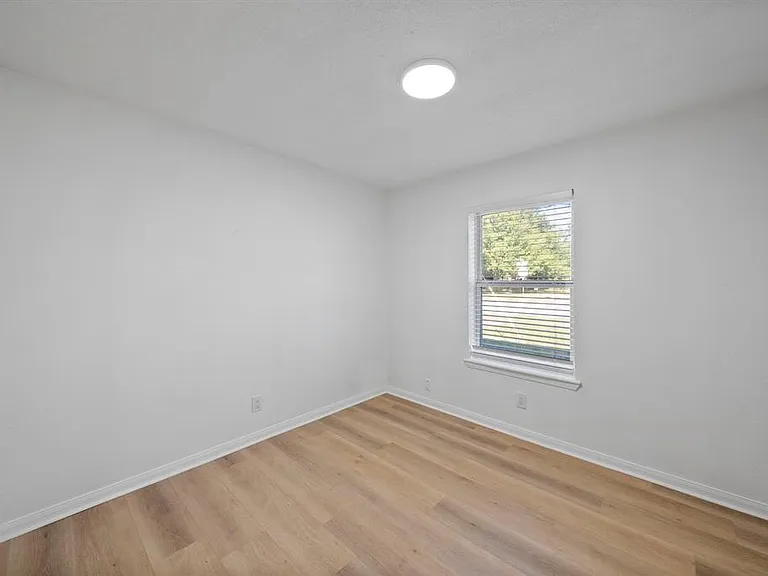 700 Lyle West Ave #A — Photo 2