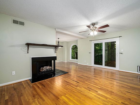 4th image of 140 W Grn #140