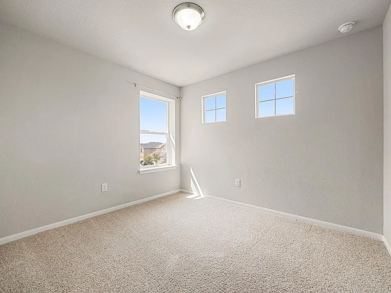 13925 Heywood Dr — Photo 31