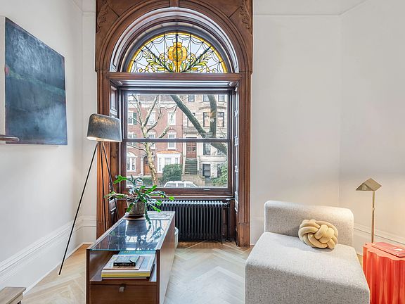 4th image of 71 Midwood St