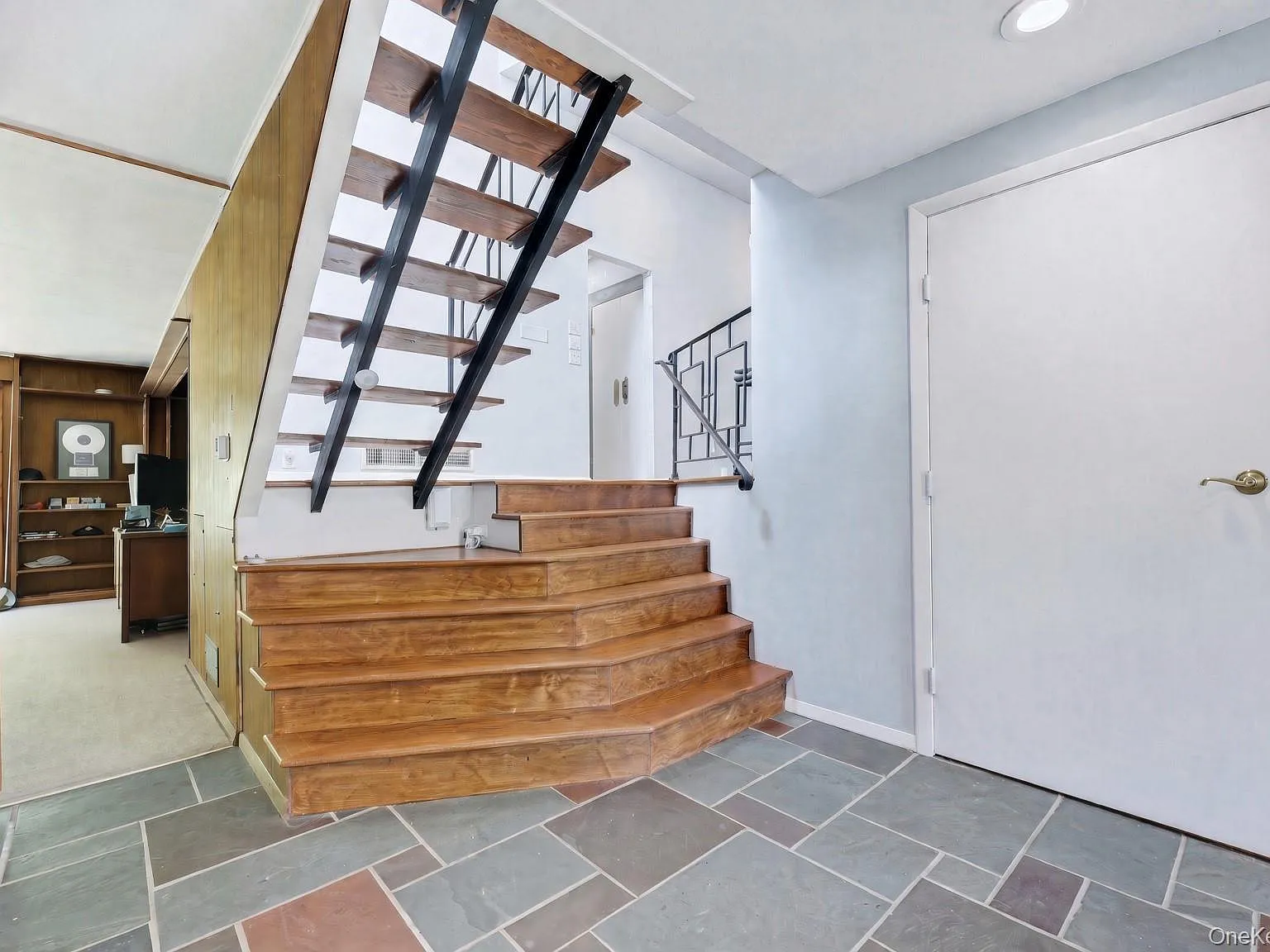 3 bed, 2.5 bath, 2300 sqft, $7,250 — Photo 4