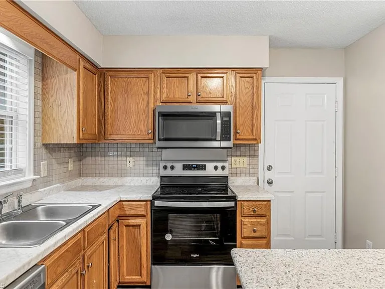2320 Meadow Gate Dr — Photo 15