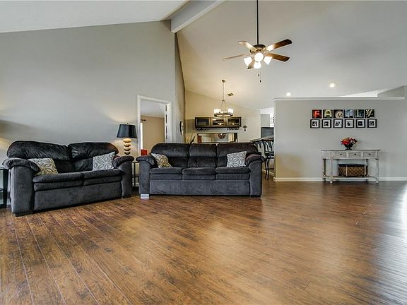 4th image of 3001 Hampshire Dr