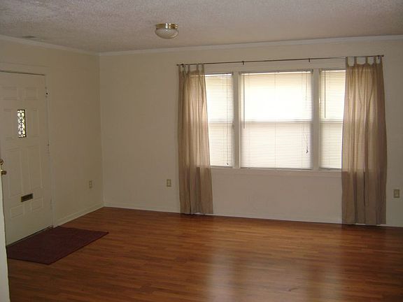 4th image of 1705 Lilac Cir