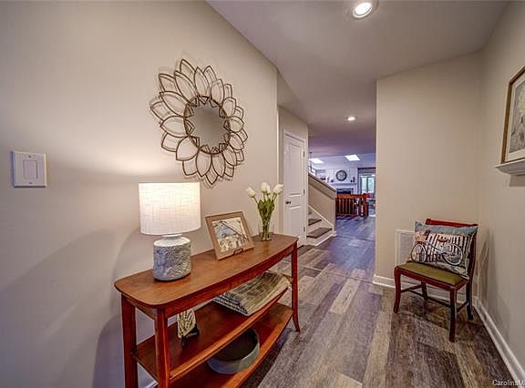 5th image of 5721 Courtview Dr #22