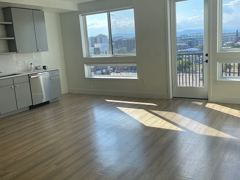 601 Park Ave W #1121 — Photo 3