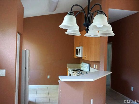 4th image of 1120 NE 39th Ave