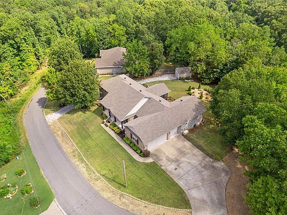4th image of 2 Glenwood Ln
