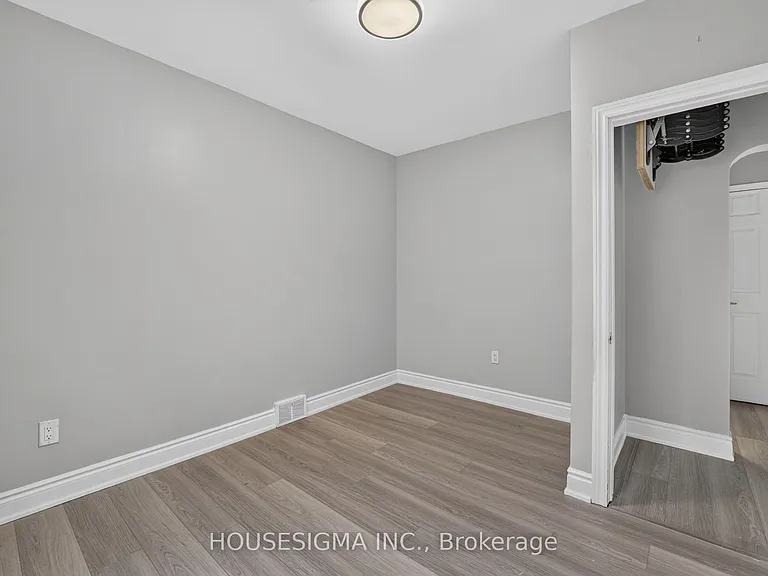 342 Carlton St — Photo 17