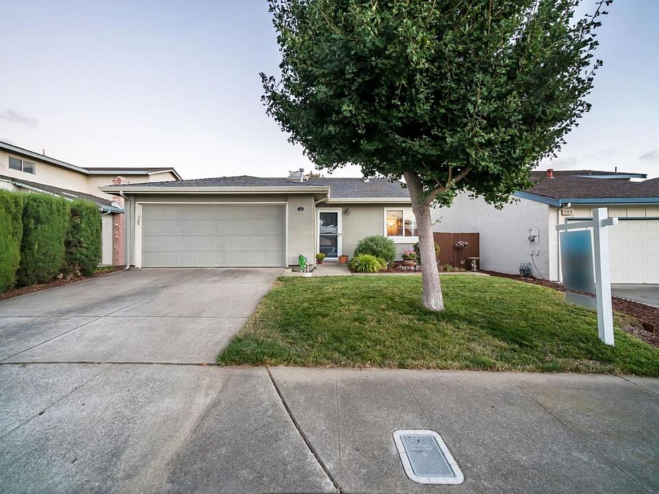 2nd image of 265 Jacaranda Dr