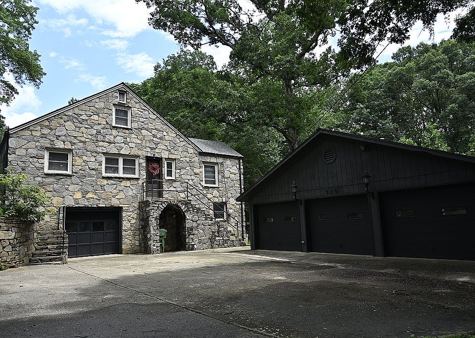 1st image of 920 Sand Hill Rd