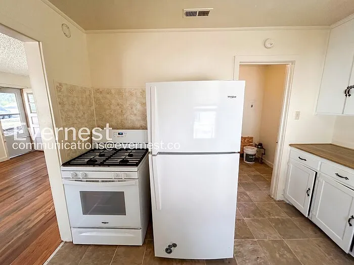 943 E Las Animas St — Photo 3