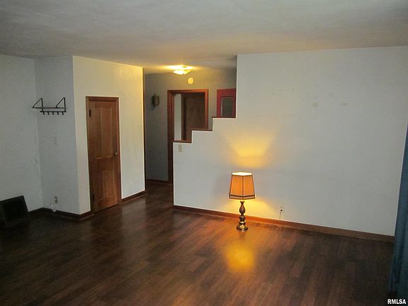 4th image of 113 N 1st St