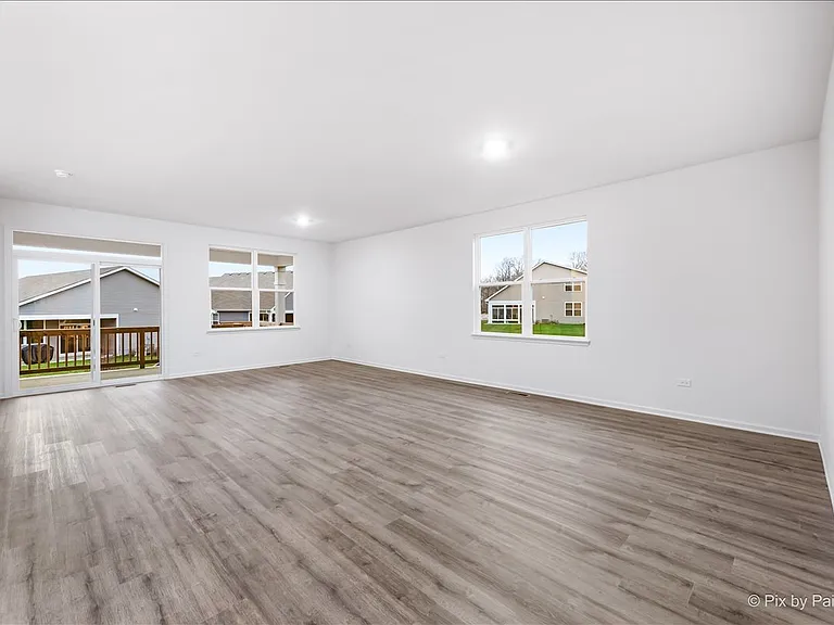 301 Westminster Ct — Photo 8