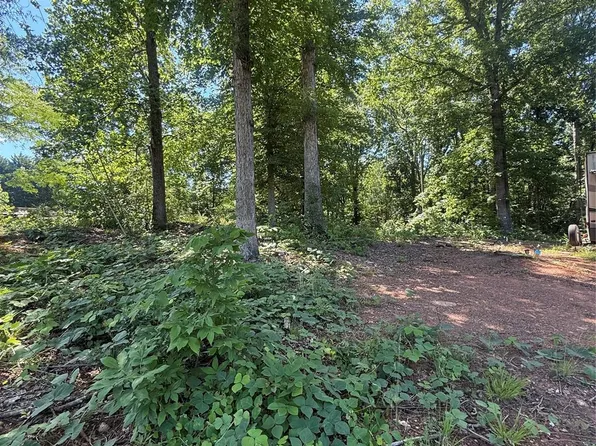 4075 Mamas Garden Dr, Hickory, NC 28602