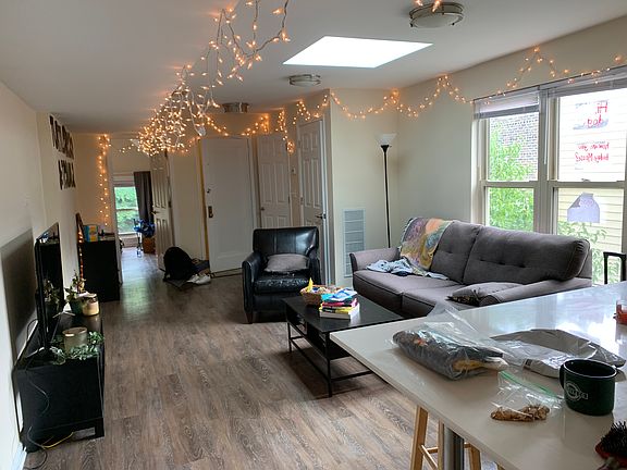 5th image of 633 W Arlington Pl APT 3F