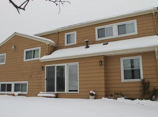 1147 Crest Ct, Schaumburg, IL 60193