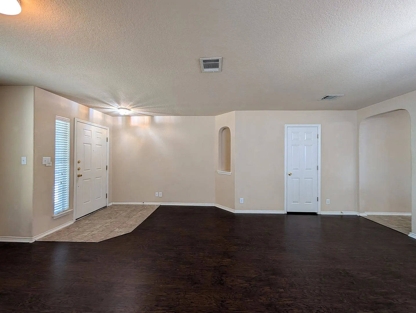 3 Bedroom in Dove Crossing / Extra Dining or Living Space / Community Pool / NBISD — Photo 3