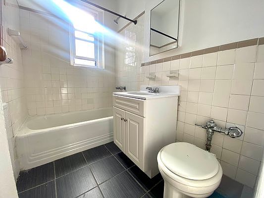5th image of 100 Winthrop St APT 6G