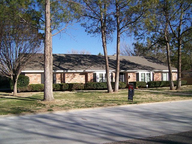 1st image of 2912 Deering Dr