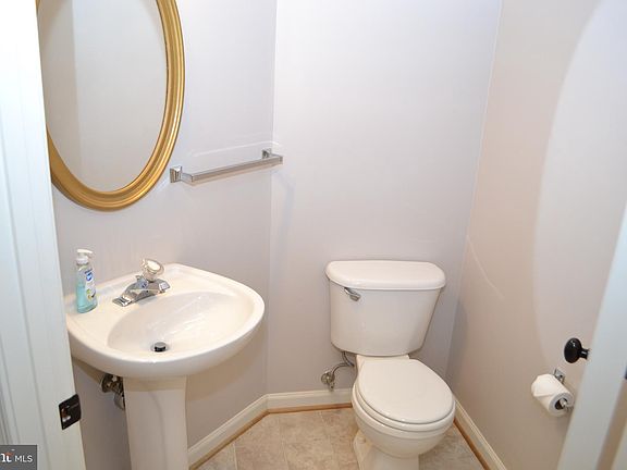 3rd image of 1725 Emory St