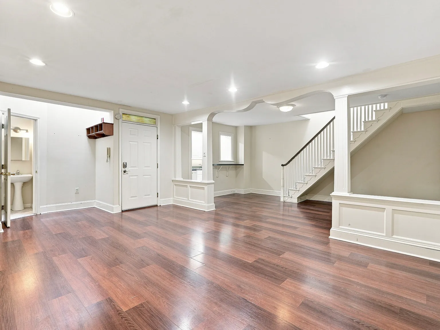 3 bed, 1000 sqft, $1,800 — Photo 2