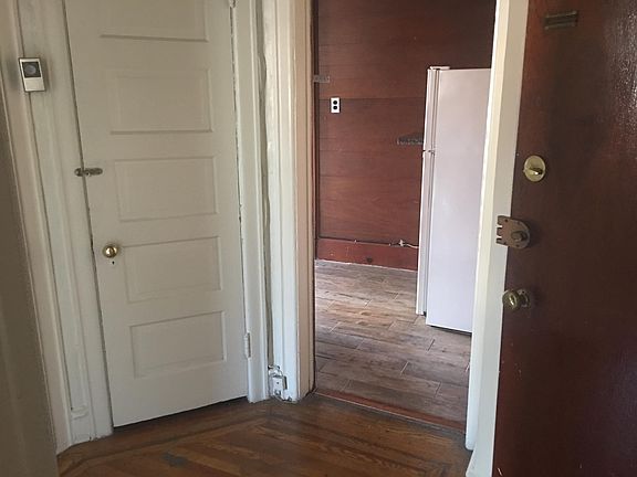 2nd image of 2300 Lombard St APT 2F