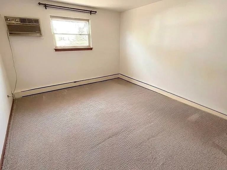 60 Williams Ave — Photo 7