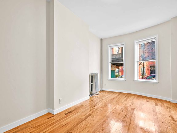 4th image of 284 6th St #1R