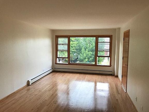 3rd image of 5653 W Windsor Ave #2