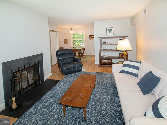 4th image of 2411 Arlington Blvd APT 102