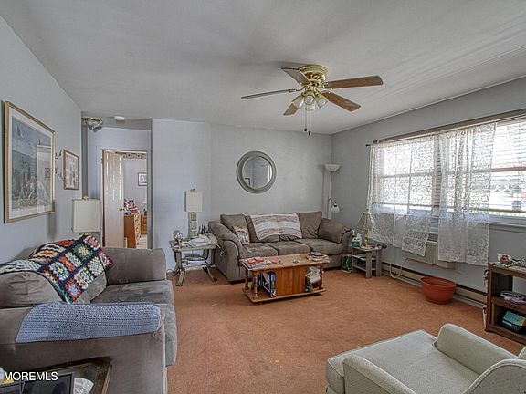 5th image of 8 Lexington Drive #B
