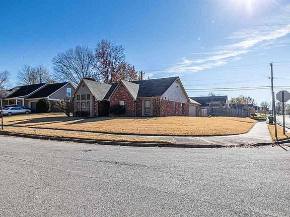 3rd image of 8641 Rhonda Cir S