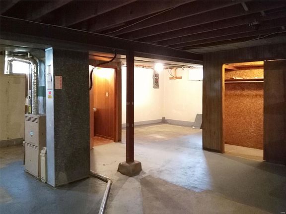 5th image of 2513 Wismer Ave