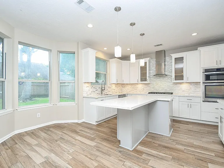 215 Windrift Ct — Photo 8