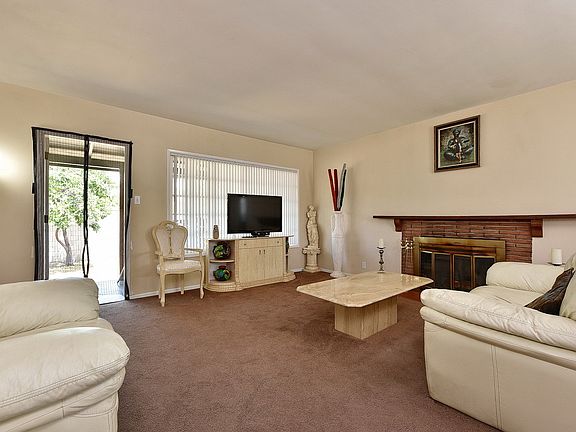 3rd image of 1830 Encino Ave