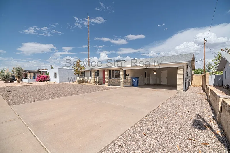 3 bed, 2.0 bath, 1148 sqft, $2,099 — Photo 3