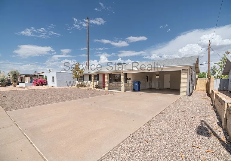 1705 N Camellia St — Photo 3