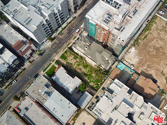 3rd image of 842 S Harvard Blvd