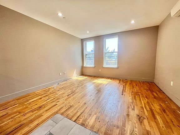 4th image of 2807 Snyder Ave #1F