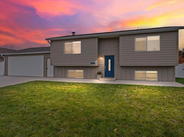 209 Wyoming Ct, Spearfish, SD 57783