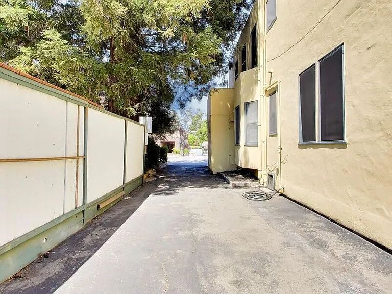 628 Waverly St #E — Photo 16