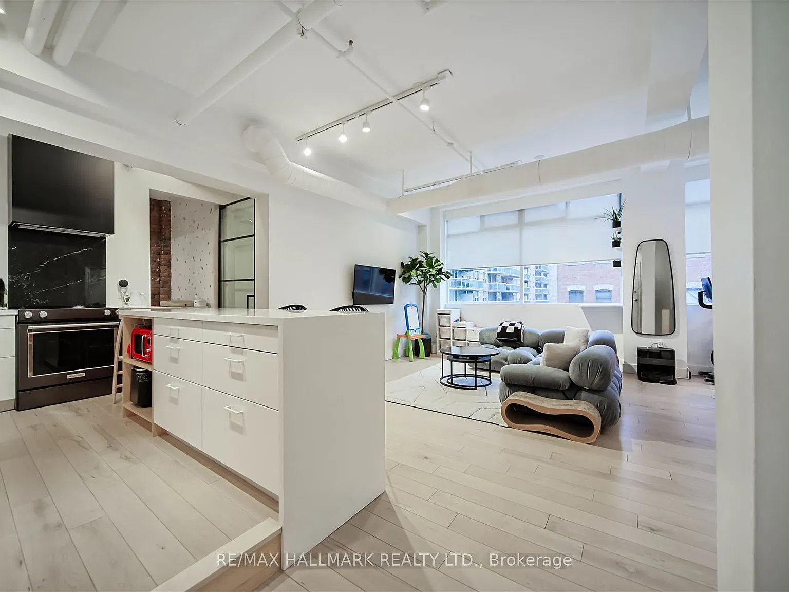 Imperial Lofts — Photo 2