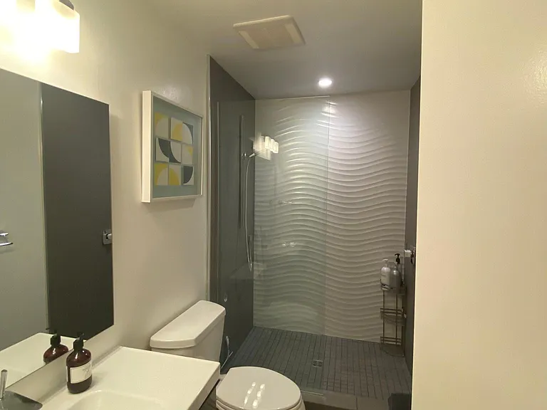 N Aurora Dr — Photo 20