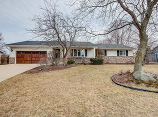 7406 S 70th St, Franklin, WI 53132