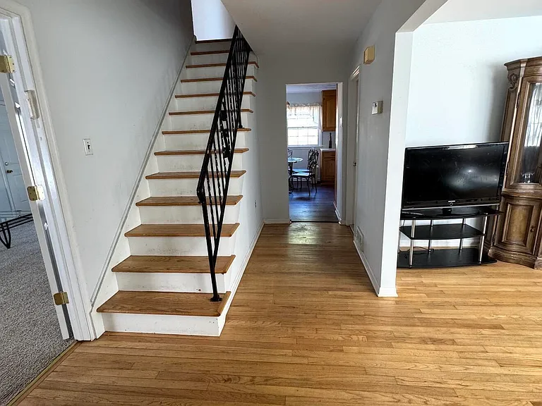 33 Parker Rd — Photo 7
