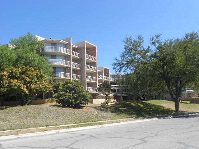 1st image of 1000 Guadalupe St APT 2C