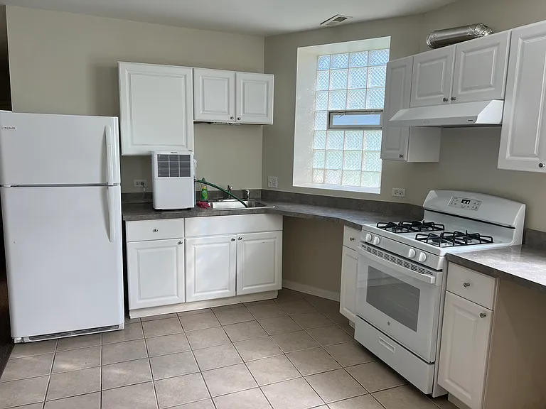 4822 W Berteau Ave #G — Photo 3